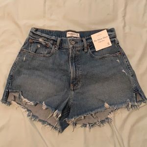 A&F Curve Love High Rise Mom Short Size 30